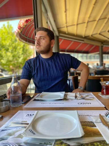 Azad Emre Deniz, adlı sanatçı profil fotoğrafı